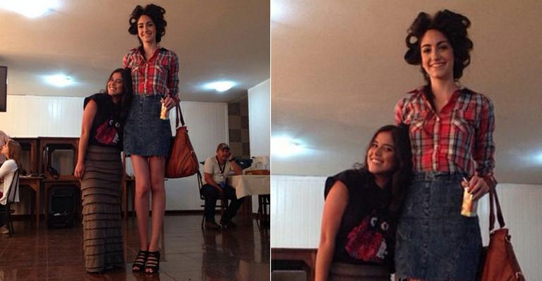 Camilla Camargo brinca com modelo: ‘Esqueci de crescer’