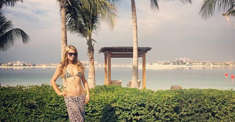 Paris Hilton mostra o corpão em Dubai: É meu novo Havaí
