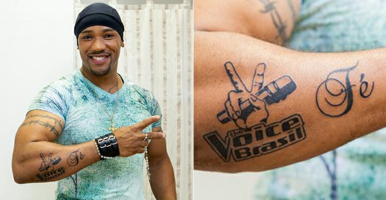 Participante do The Voice Brasil tatua símbolo do programa