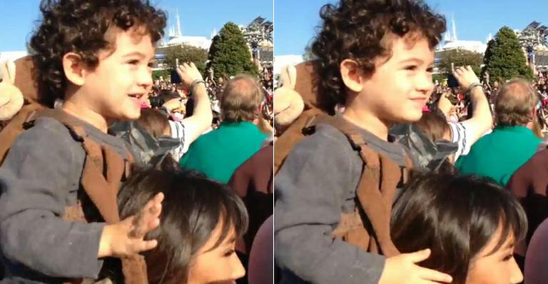 Dani Suzuki e o filho se divertem na Disney