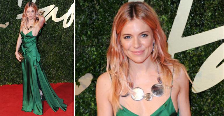 Sienna Miller arrasa no red carpet com vestido verde