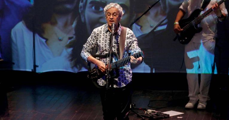 Caetano Veloso encanta fãs com repertório no Circo Voador no Rio de Janeiro