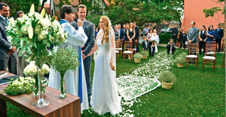 Juliana Baroni e Eduardo Moreira se casam em SP