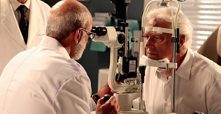 Amor à Vida: Médico diz que César não tem nada na visão