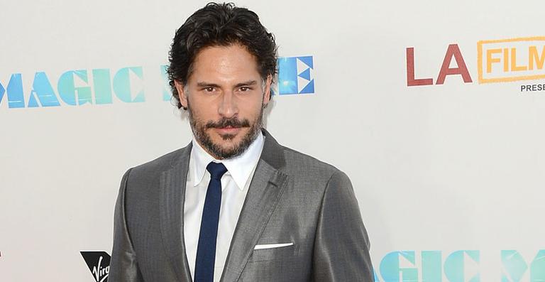 Joe Manganiello aparece irreconhecível em foto de 1996 e é comparado a Eminem