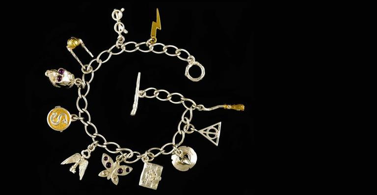 Bracelete de Harry Potter desenhado por J.K. Rowling é leiloado