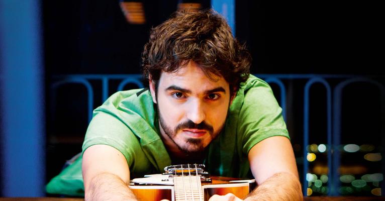 Gabriel Póvoas faz shows para divulgar o seu primeiro álbum