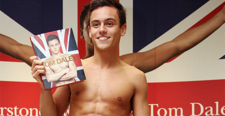 Namorado de Tom Daley é 20 anos mais velho e já ganhou um Oscar