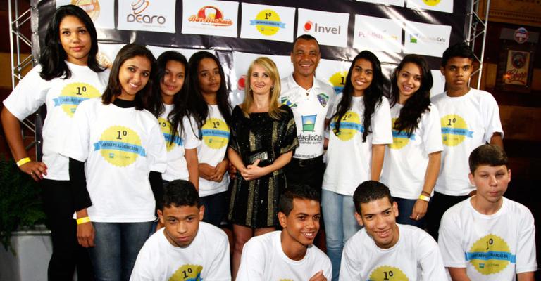 Cafu promove primeiro jantar para crianças em sua fundação
