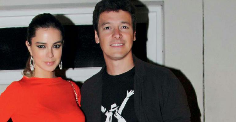 Rodrigo Faro e Vera Viel trocam suas alianças de casamento