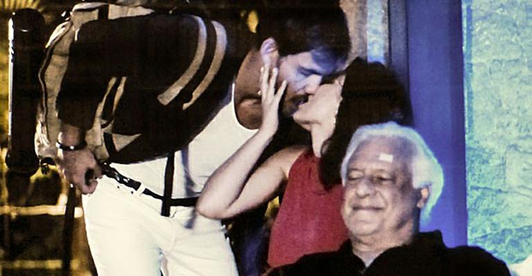 Amor à Vida: Aline e Ninho se pegam na frente de César