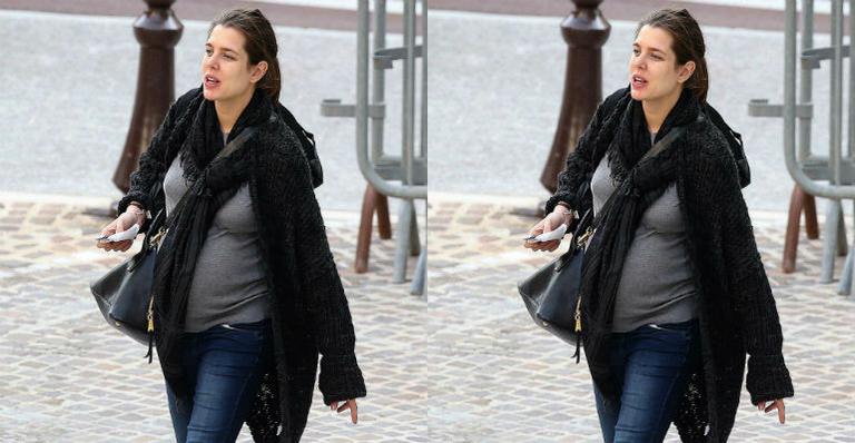 Charlotte Casiraghi exibe barrigão em passeio pelo bairro de Monte Carlo