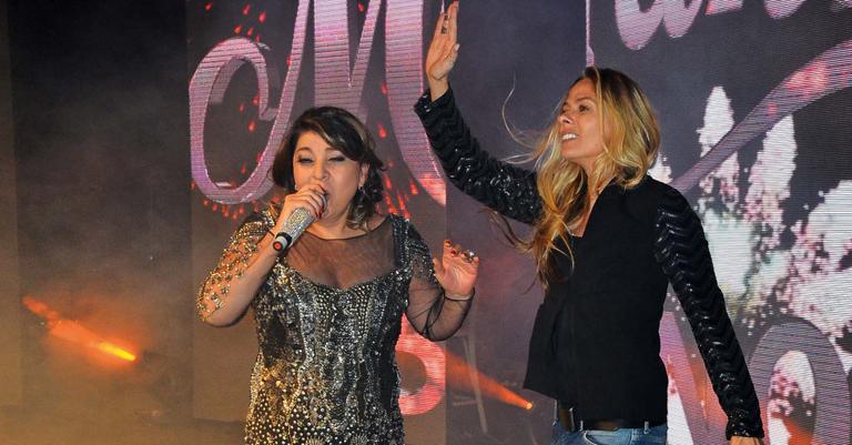 Roberta Miranda comemora 25 de carreira em São Paulo e recebe presença de Adriane Galisteu