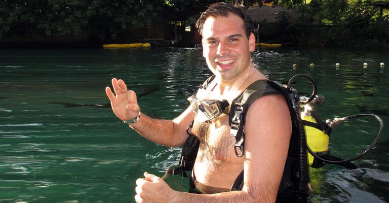 Felipe de Abreu de folga do trabalho curte dia de lazer em Goiás