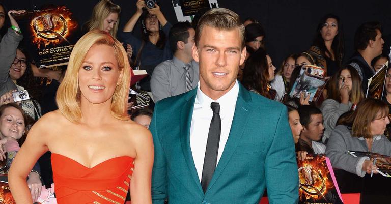 Elizabeth Banks brilha no red carpet do filme Jogos Vorazes: Em Chamas