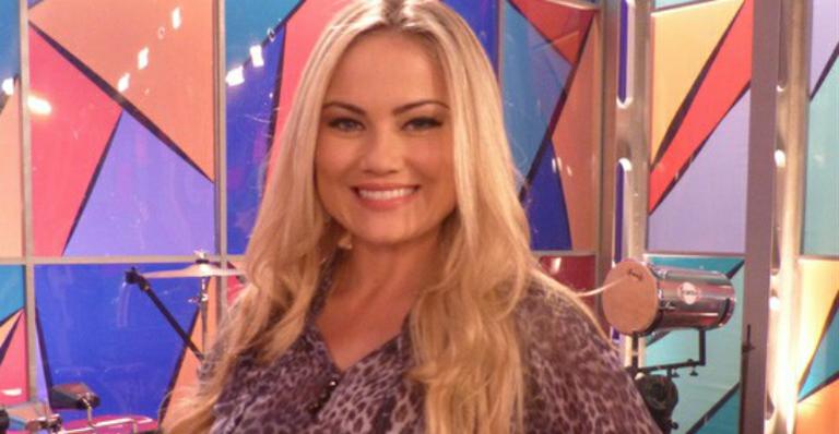 Ellen Rocche diz ter sofrido preconceito por suas curvas