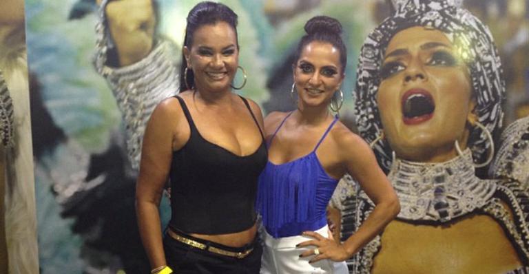 Após perder 42 kg, Solange Couto curte samba com barriga à mostra