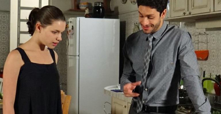 Amor à Vida: Linda cozinha com Rafael e ganha elogio de Leila