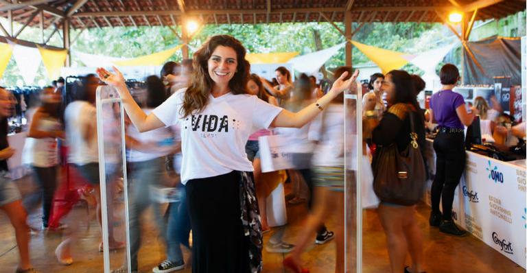 Giovanna Antonelli promove bazar com roupas e objetos doados por famosos