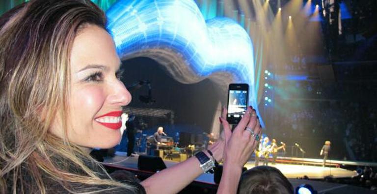Luciana Gimenez curte show de Mick Jagger: ‘Papa do Lucas’
