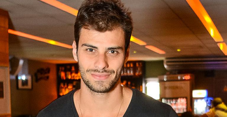 ‘Anjinho’ Lucas Malvacini faz teste para Malhação