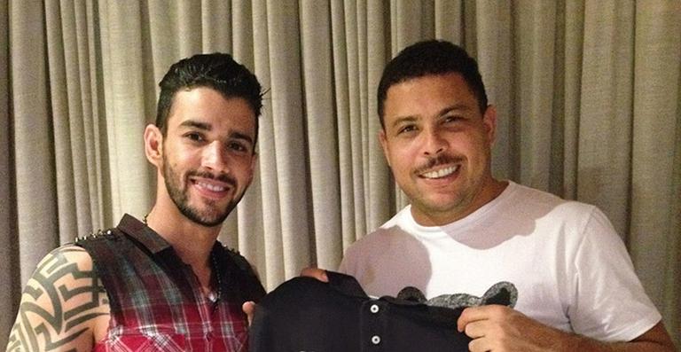 Ronaldo passa a gerenciar carreira de Gusttavo Lima