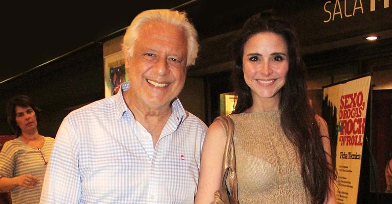 Antonio Fagundes leva a ex-namorada Alexandra Martins para assistir peça no Rio