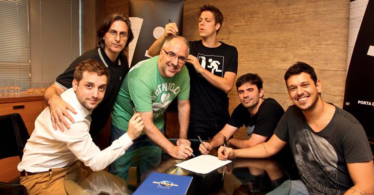 Fábio Porchat e sua equipe do Porta dos Fundos celebram o primeiro DVD