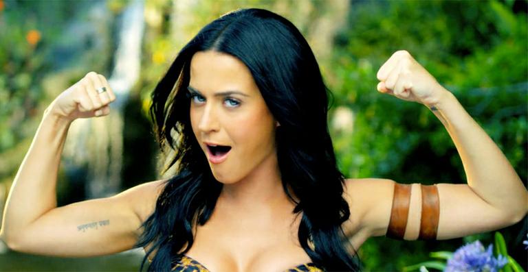 Katy Perry mostra o rosto após ser picada por mosquito: “Meu terceiro olho”