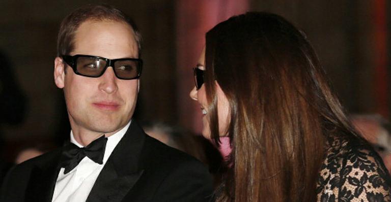 Príncipe William e Kate usam óculos 3D durante passeio em museu