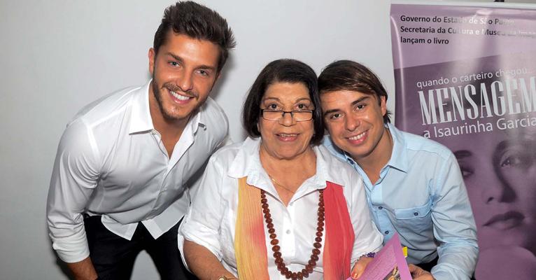Klebber Toledo faz reverencia a Lulu Librandi em lançamento de livro em São Paulo