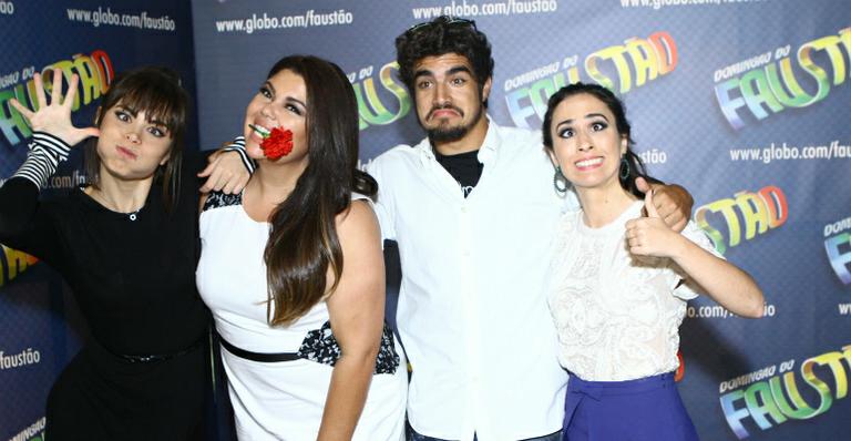 Atores brincam em bastidores de gravação do Faustão