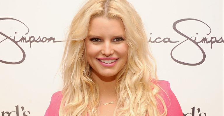 Jessica Simpson mostra foto do aniversário do filho