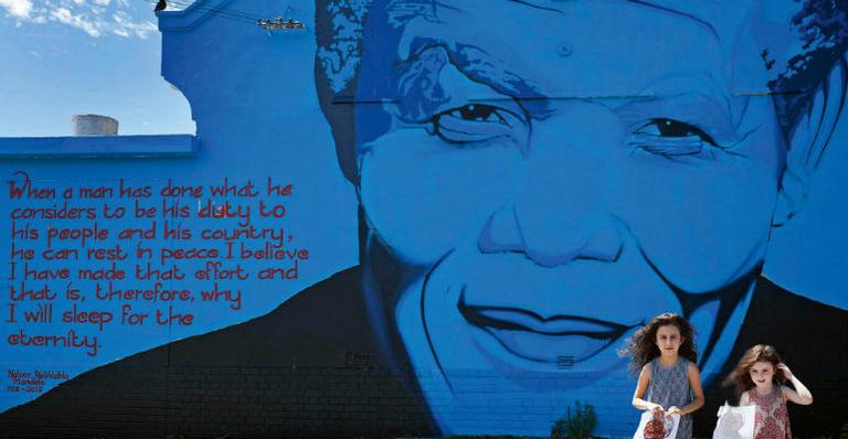 Morte de Mandela, vítima de infecção pulmonar aos 95 anos, comove o mundo