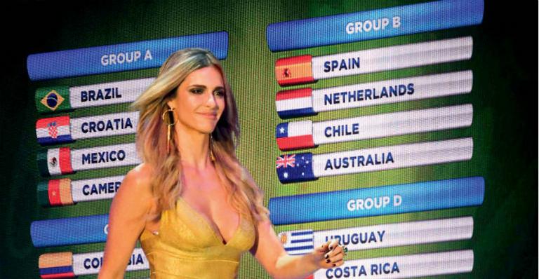 Fernanda Lima arrancou suspiros ao apresentar o sorteio dos grupos da Copa do Mundo de 2014