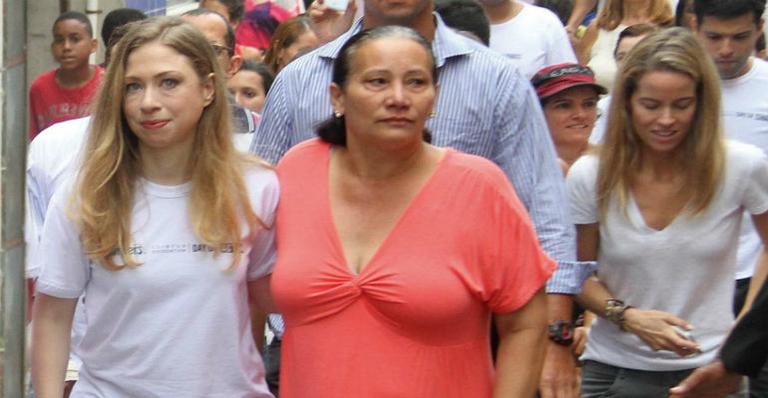 Chelsea Clinton visitou a  comunidade carioca do Vidigal, no Rio