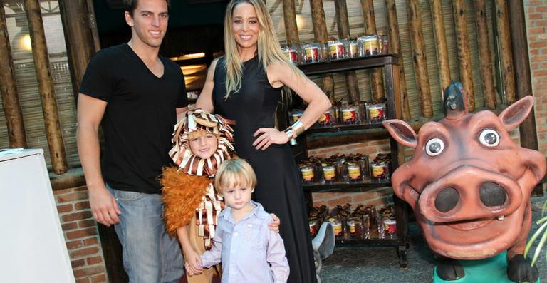 Filho de Danielle Winits se veste de leão em seu aniversário