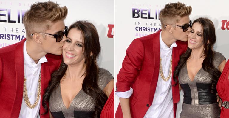 Com a mãe, Justin Bieber vai à première de seu novo filme