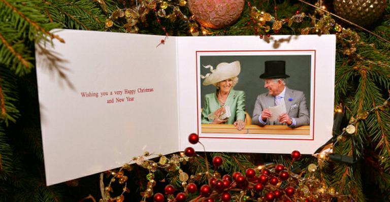 Príncipe Charles e Camilla aparecem em cartão de Natal da família real britânica