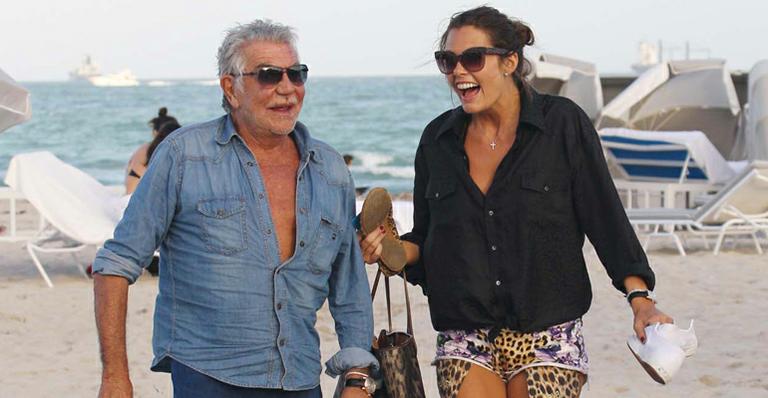 Roberto Cavalli curte férias ao lado da namorada em Miami