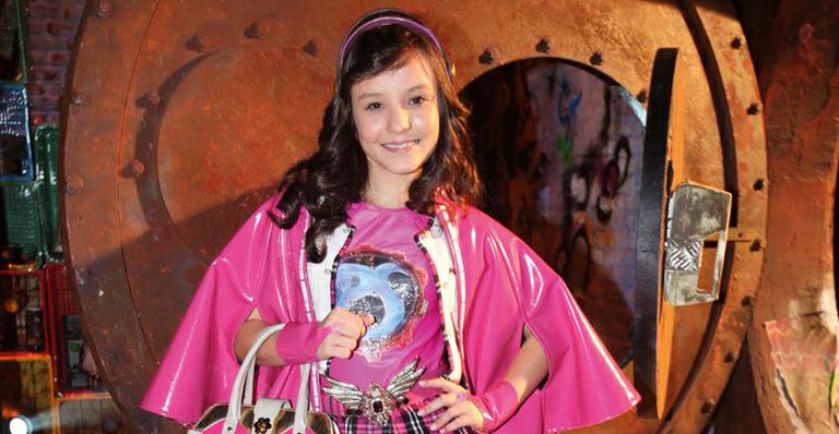 Larissa Manoela se junta a elenco de Carrossel para lançar a primeira série do SBT