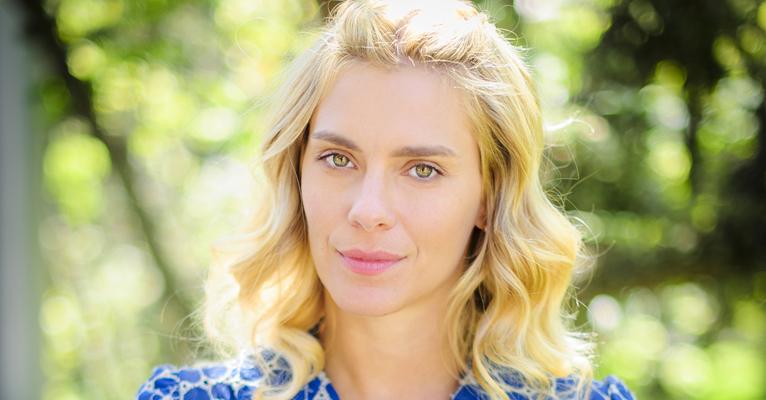 Carolina Dieckmann revela que o loiro não ‘detona’ seu cabelo