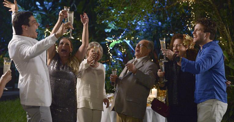 Félix, Pilar, Márcia e Niko passam o Réveillon juntos em Amor à Vida