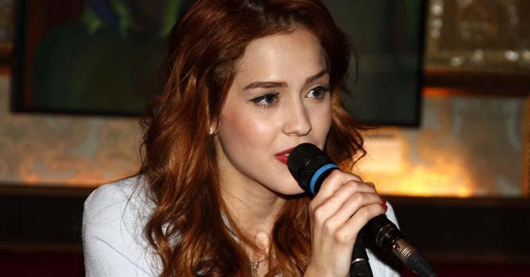 Sophia Abrahão revela que seu foco em 2014 será a carreira musical