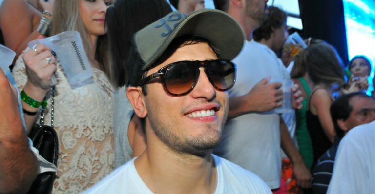 Daniel Rocha e famosos curtem festa em Florianópolis