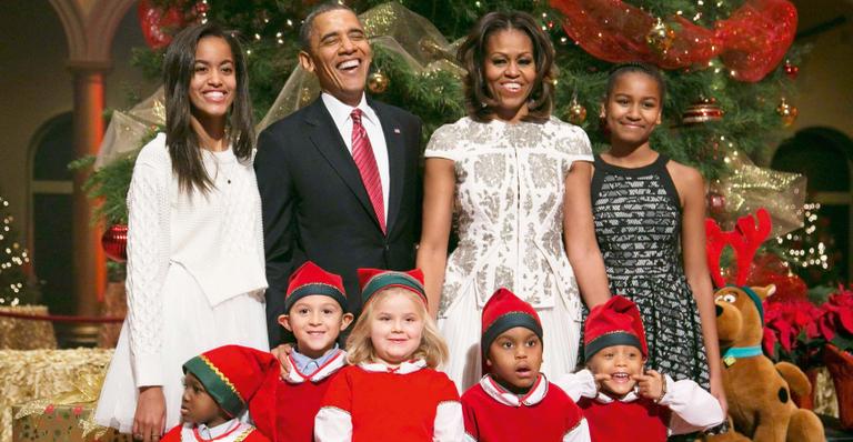 Obama e sua família recebem crianças em Natal beneficente em Washington