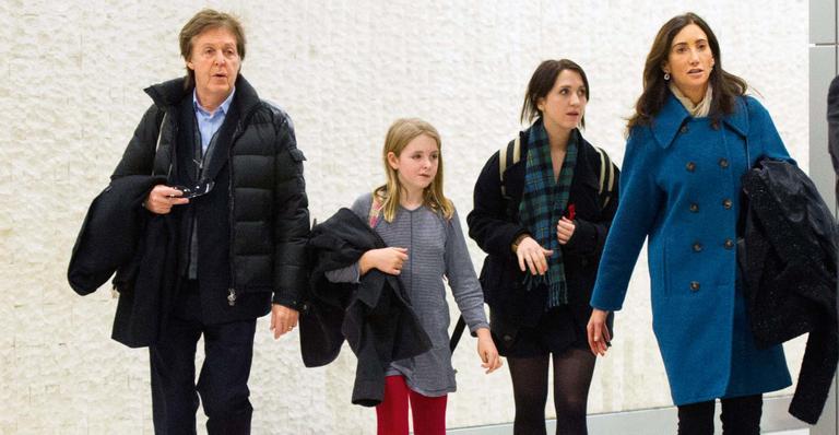Paul McCartney aproveita fim de turnê para se dedicar aos filhos