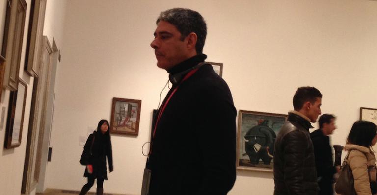 William Bonner e o filho Vinícius visitam museu de Londres