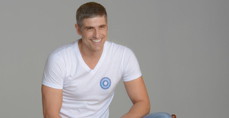 Reynaldo Gianecchini estrela campanha contra câncer de mama