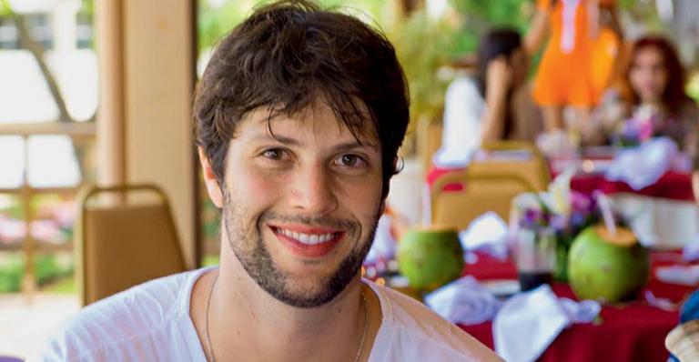 Gustavo Leão desabafa após ter bicicleta furtada em praia